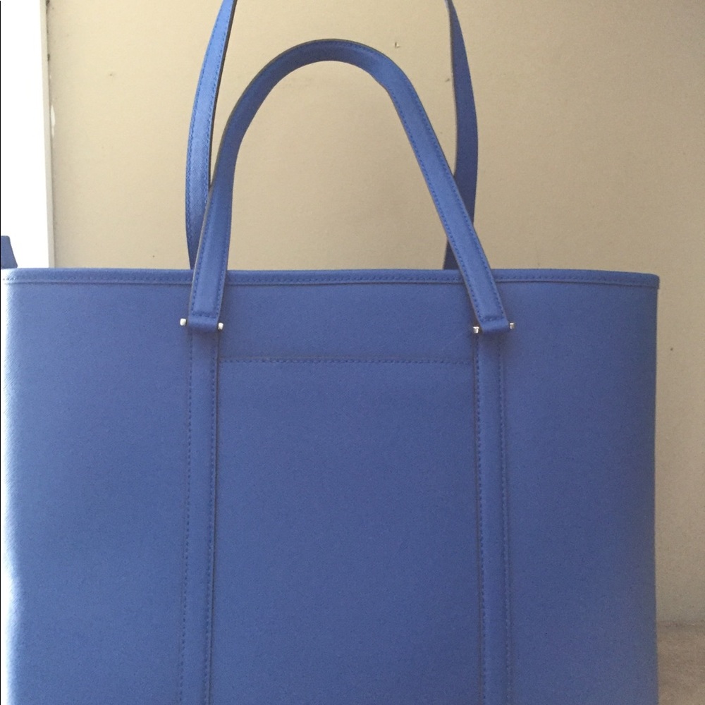 Michael Kors Travel Bag - Picture 3 of 3